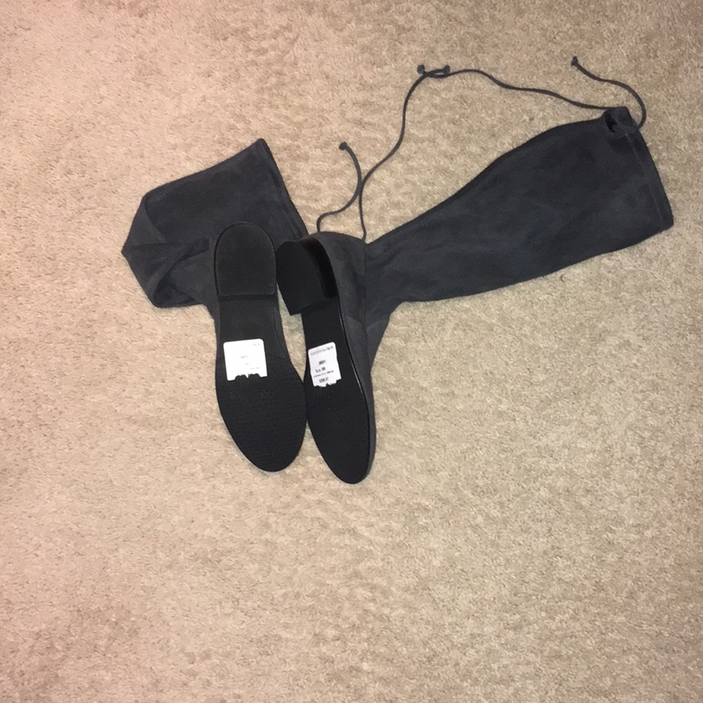 Stuart Weitzman - Picture 4 of 4